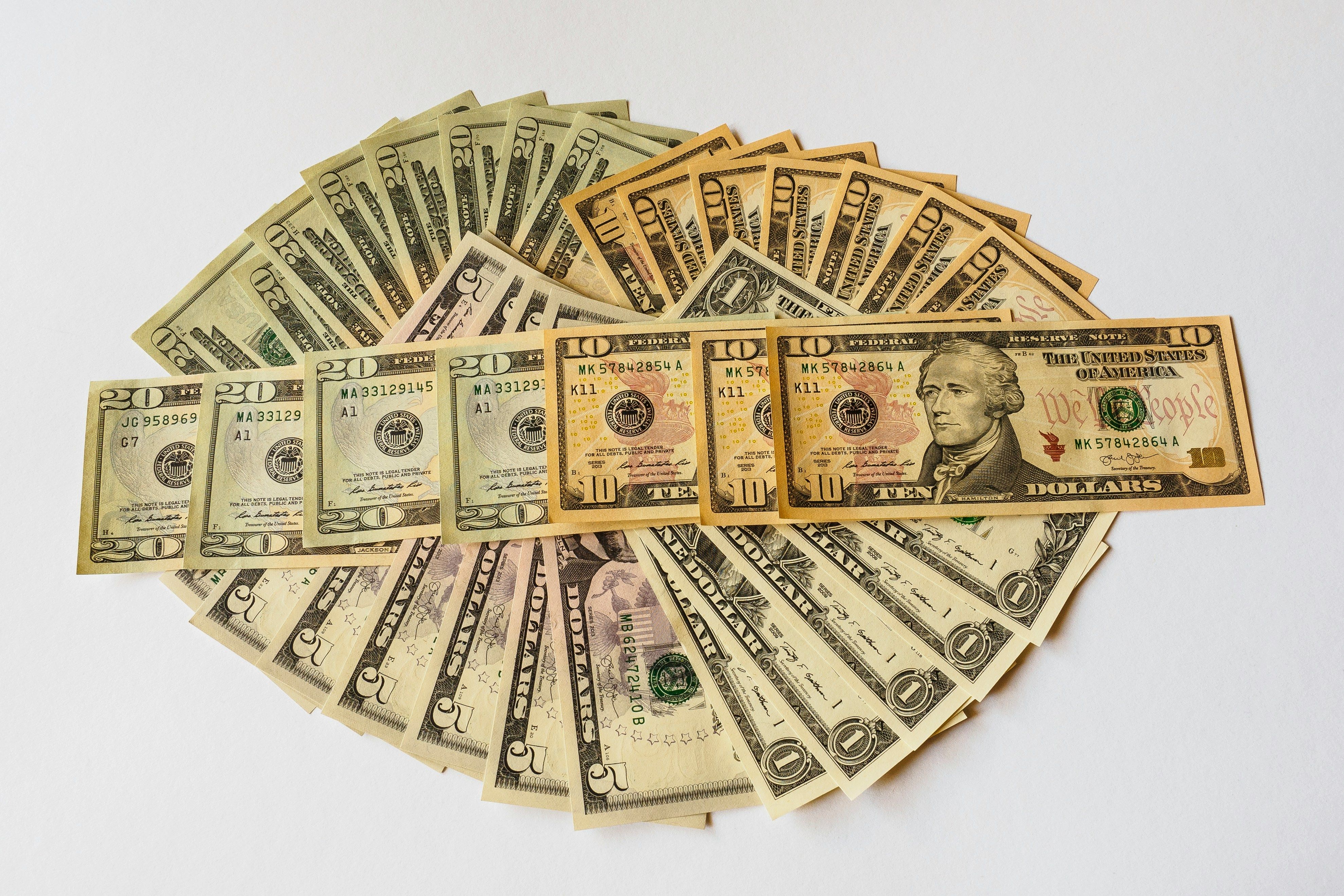 Українці купили валюту Українці купили валюту