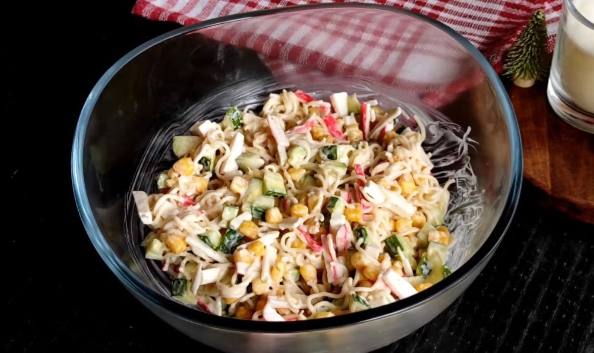 Щось не таке, як завжди: салат із крабових паличок і мівіни – рецепт на 20 хвилин - Новини Смачно Щось не таке, як завжди: салат із крабових паличок і мівіни – рецепт на 20 хвилин - Новини Смачно