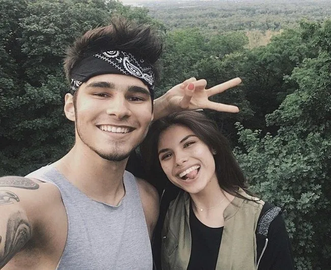 Мішель Андраде та Nikita Lomakin Мішель Андраде та Nikita Lomakin