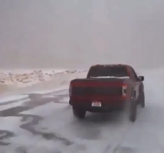 Сніг у пустелі в Саудівській Аравії Сніг у пустелі в Саудівській Аравії