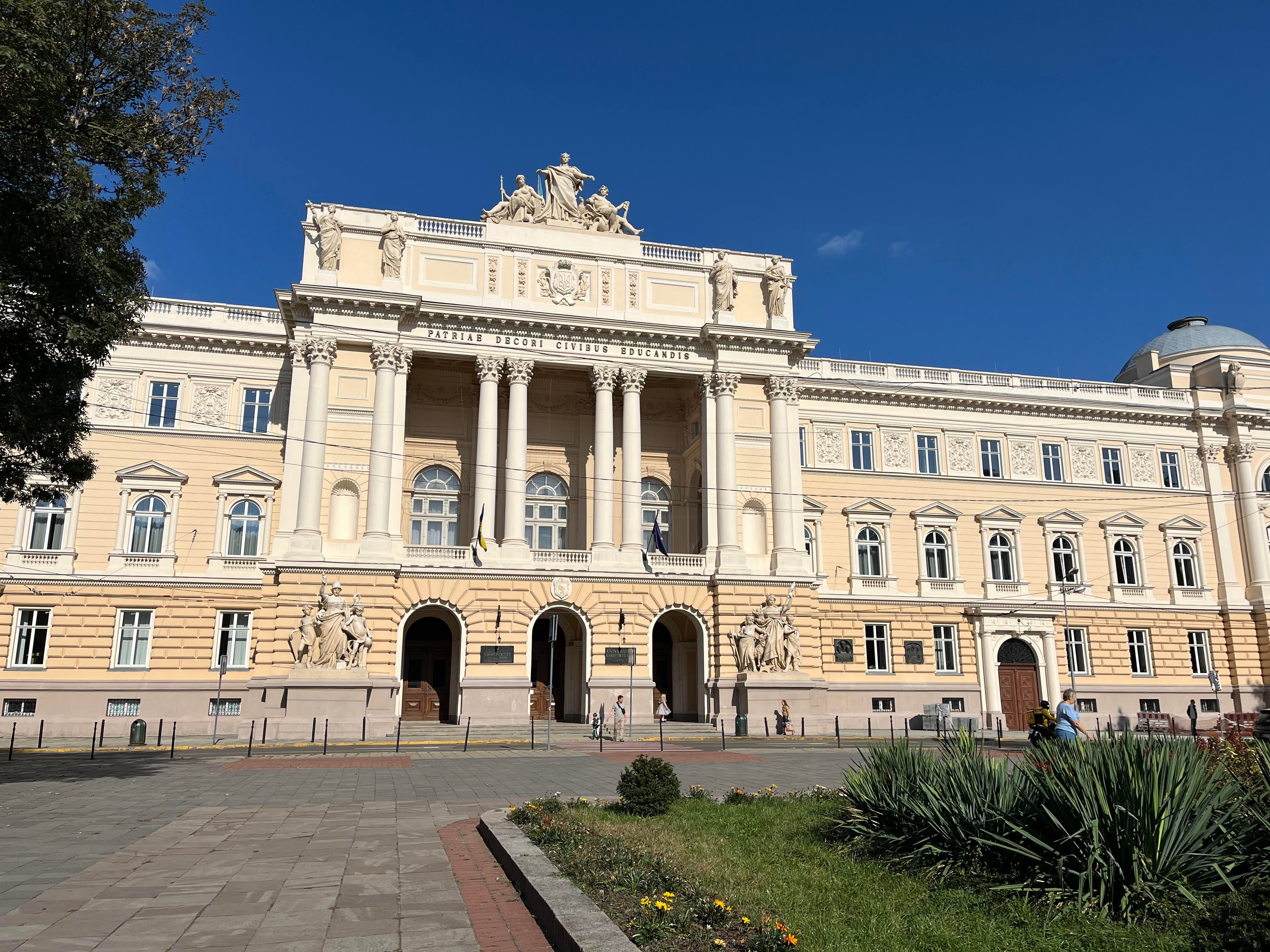 Модернізація мережі вишів в Україні - кількість університетів значно зменшать 