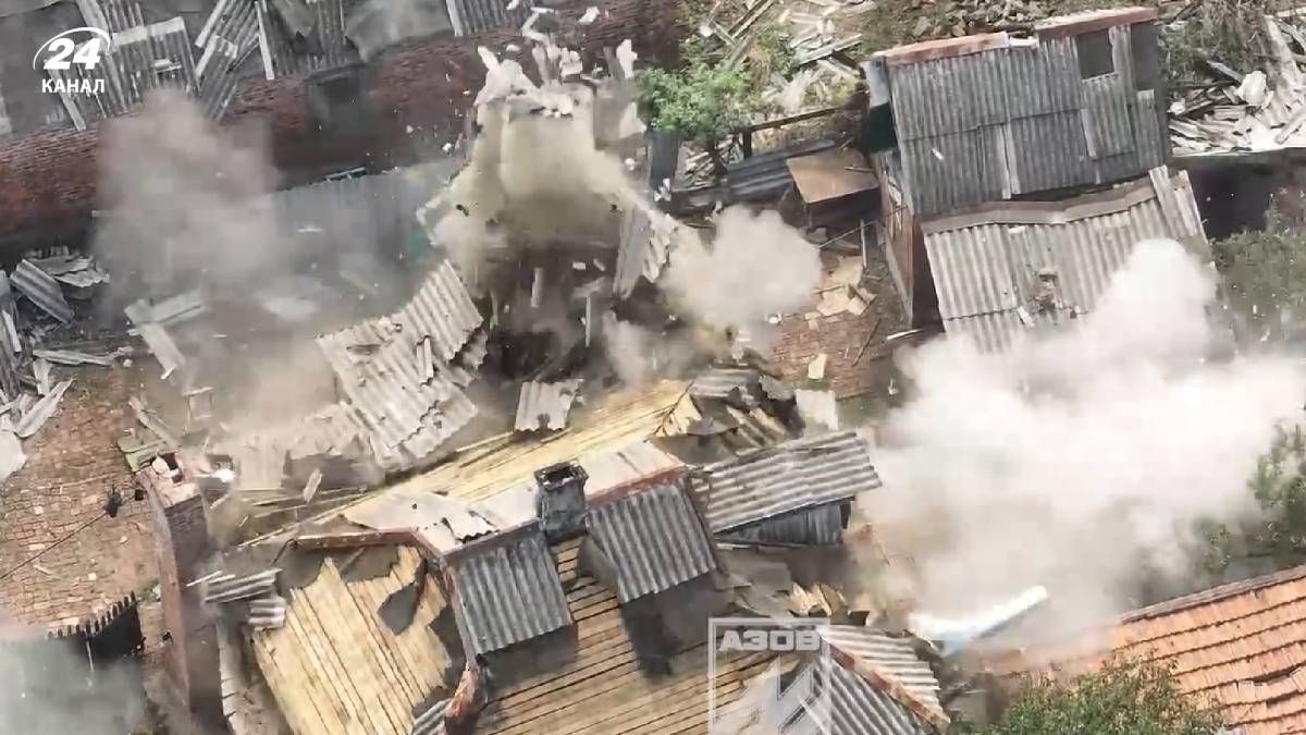 Українські дрони відмінусували окупантів, які сховалися у будинку в Нью-Йорку Українські дрони відмінусували окупантів, які сховалися у будинку в Нью-Йорку