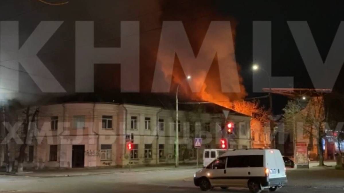 У Хмельницькому горіла будівля навчального закладу У Хмельницькому горіла будівля навчального закладу