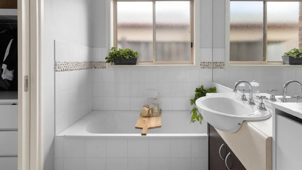 Ванна кімната, в якій кричало подружжя після продажу будинку Ванна кімната, в якій кричало подружжя після продажу будинку