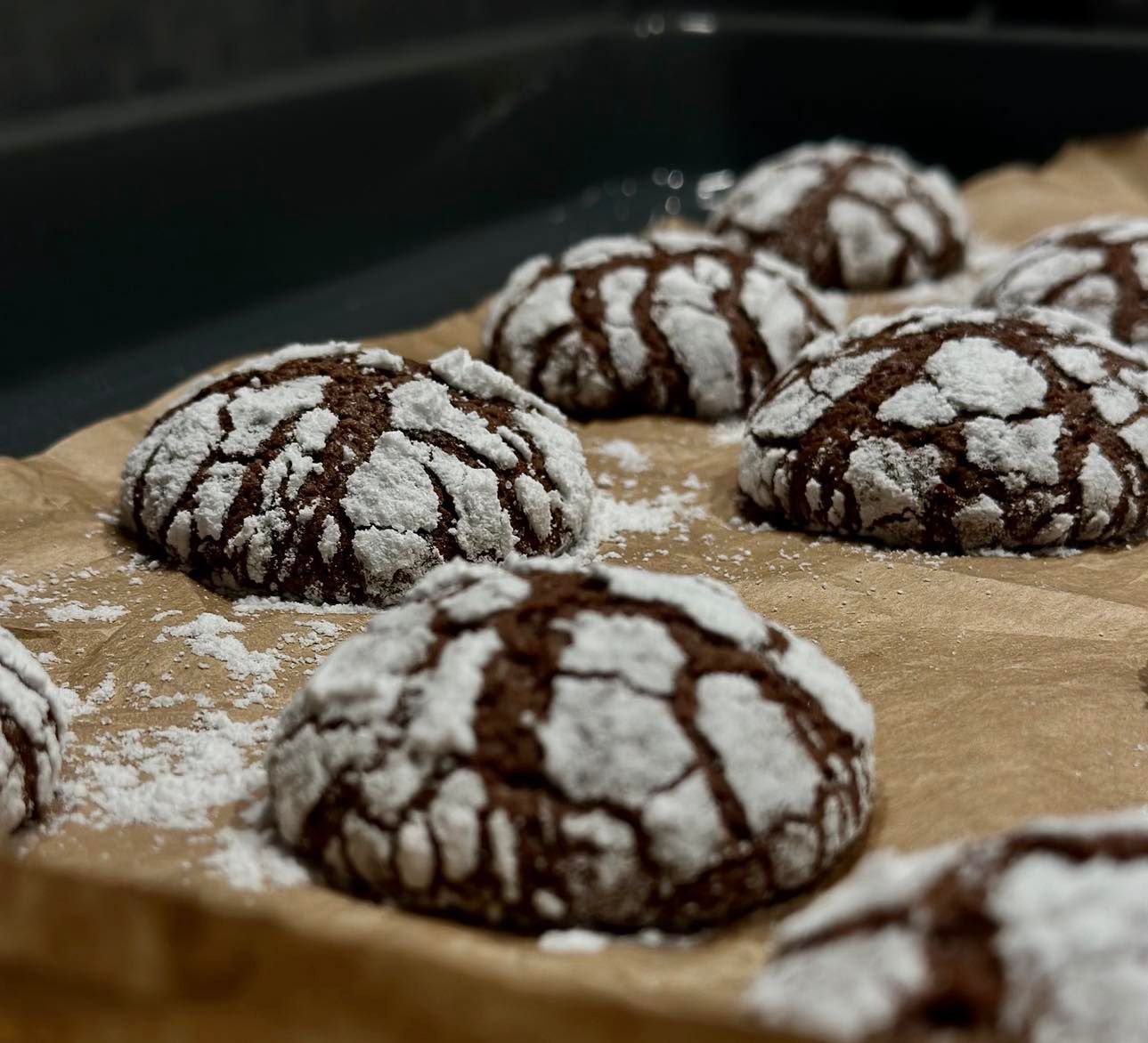 Шоколадное мраморное печенье с трещинками Шоколадное мраморное печенье с трещинками
