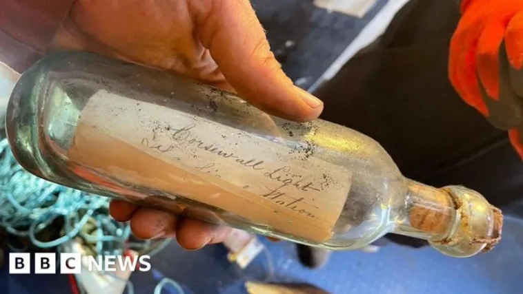 На маяку в Шотландії знайшли пляшку зі 132-річним листом На маяку в Шотландії знайшли пляшку зі 132-річним листом