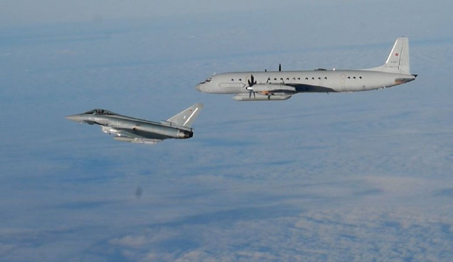 Німецька авіація двічі підіймалася в повітря для супроводу російського розвідувального літака - 24 Канал Німецька авіація двічі підіймалася в повітря для супроводу російського розвідувального літака - 24 Канал