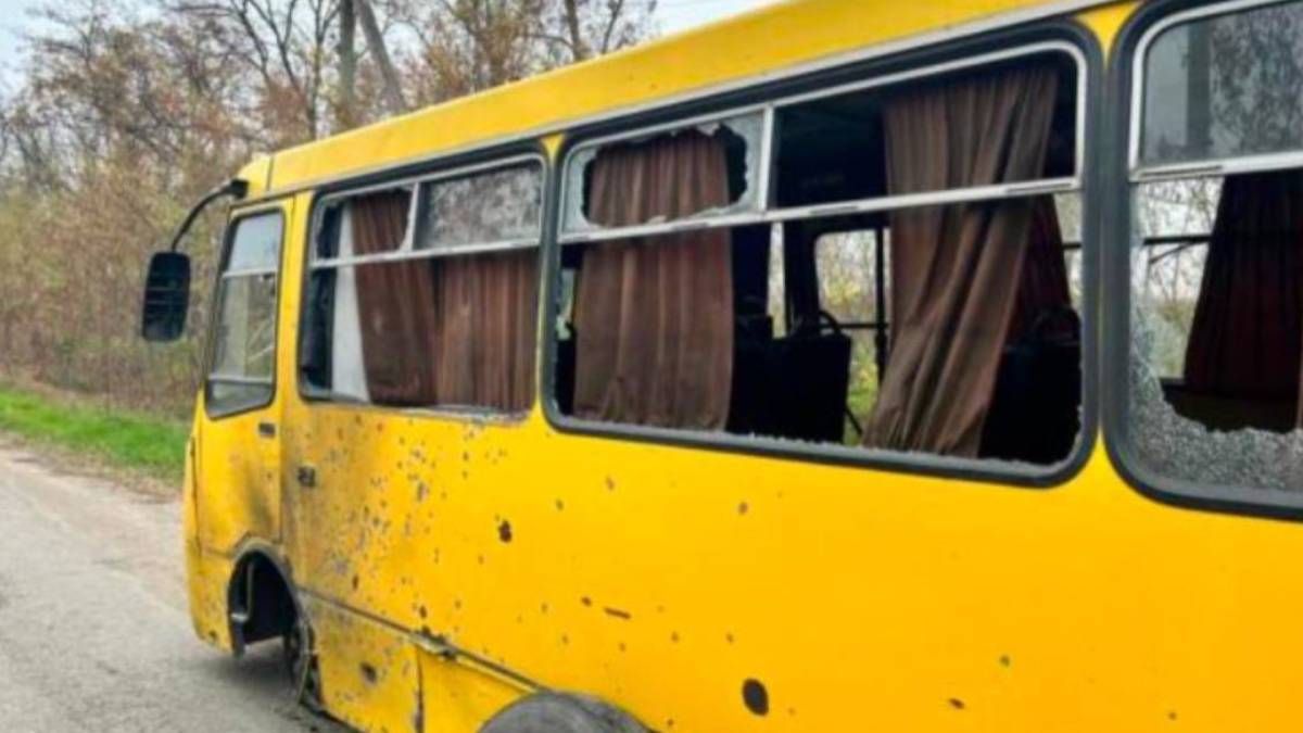 Россияне атаковали маршрутку на Запорожье Россияне атаковали маршрутку на Запорожье