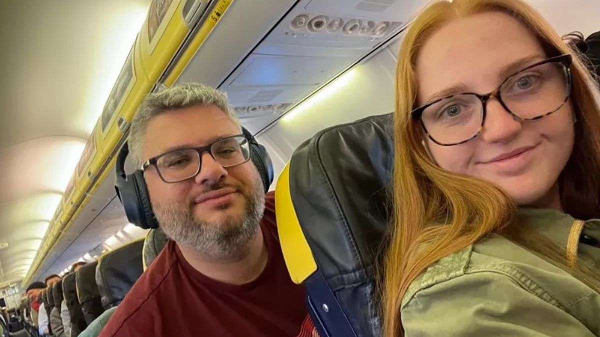 Чоловік захоплюється одноденними поїздками та заощаджує гроші на житлі Чоловік захоплюється одноденними поїздками та заощаджує гроші на житлі