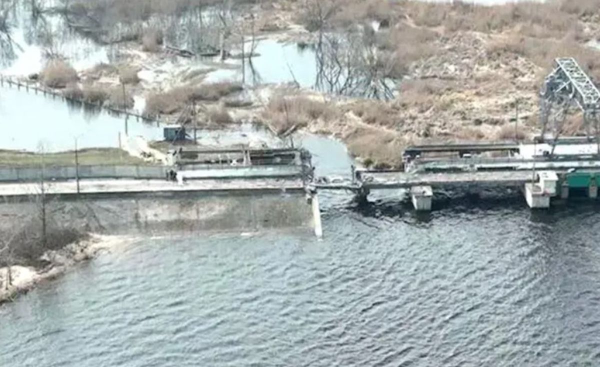 Дамба на Курахівському водосховищі Дамба на Курахівському водосховищі