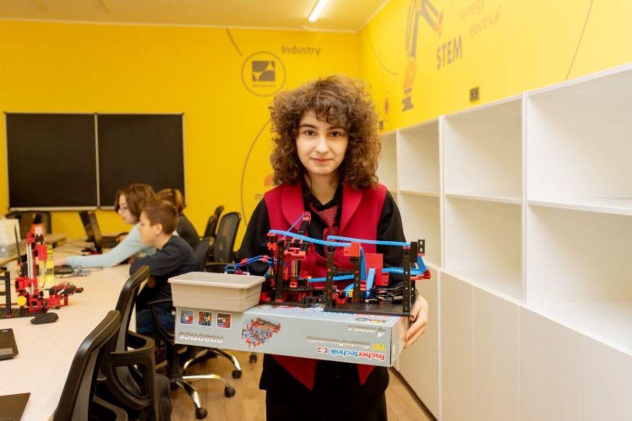 Возможности для молодежи в Украине - как Интерпайп Виктора Пинчука системно инвестирует в техническое образование Возможности для молодежи в Украине - как Интерпайп Виктора Пинчука системно инвестирует в техническое образование