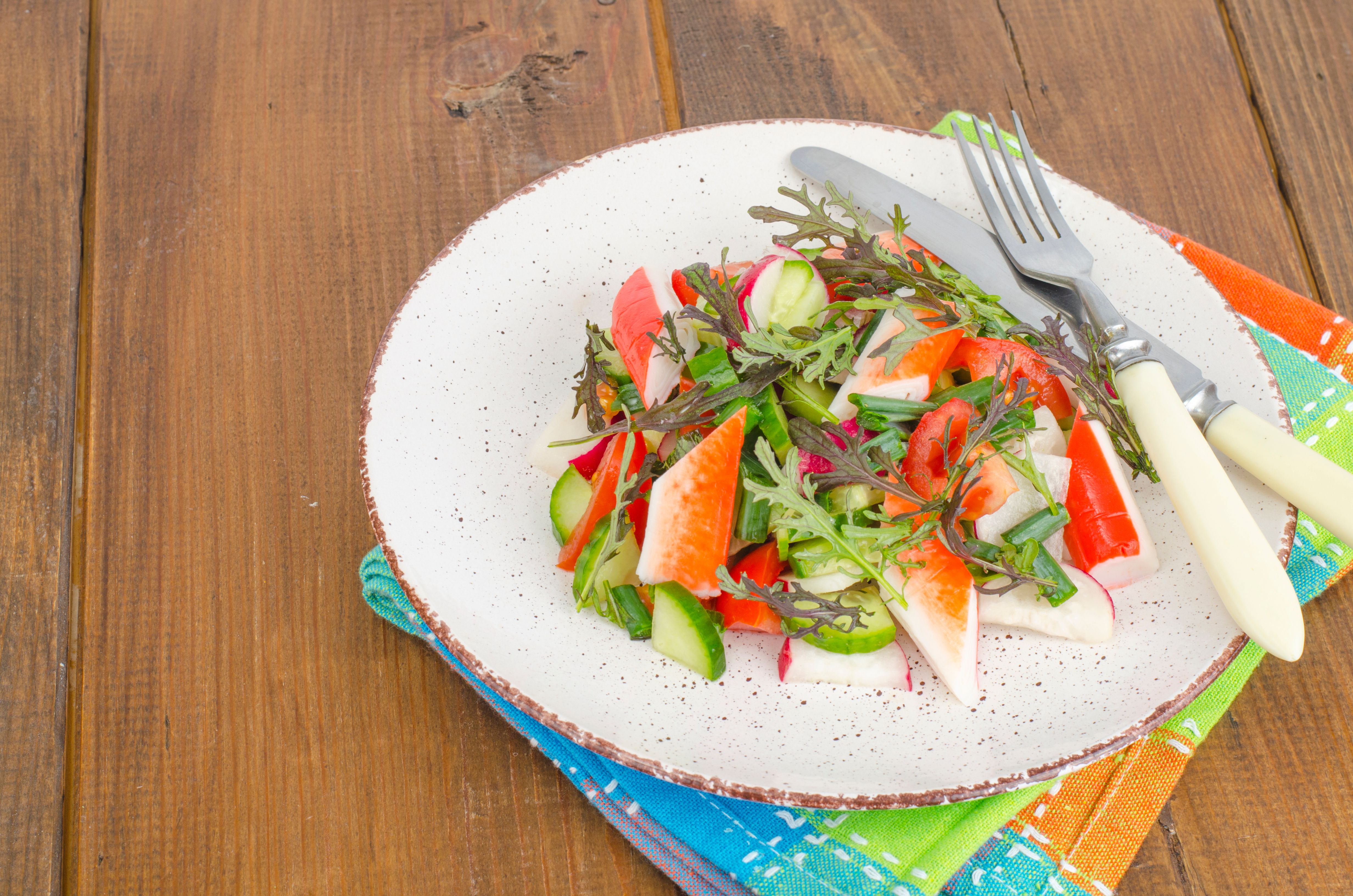 Как приготовить салат с крабовыми палочками Как приготовить салат с крабовыми палочками