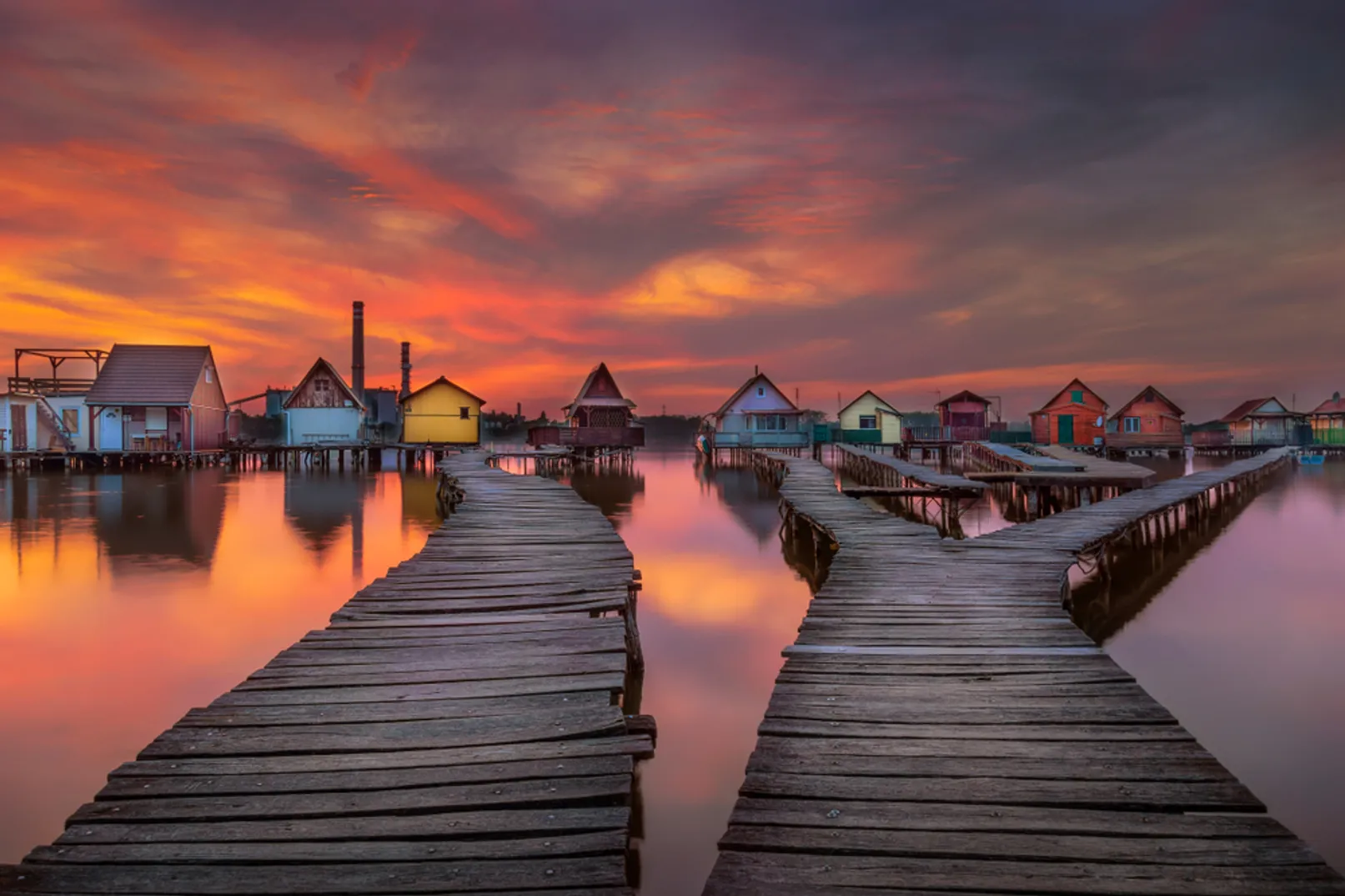 Плавуче село Бокоді - угорські Мальдіви Плавуче село Бокоді - угорські Мальдіви