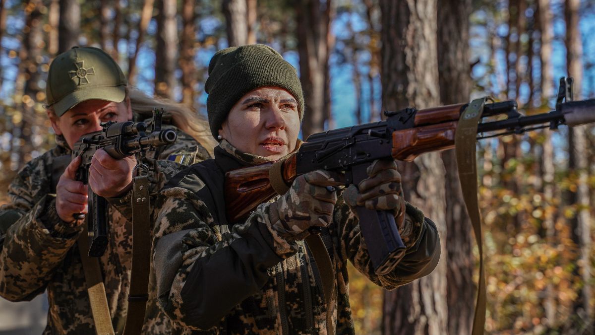 Чи можуть обмежити виїзд військовозобов'язаних жінок