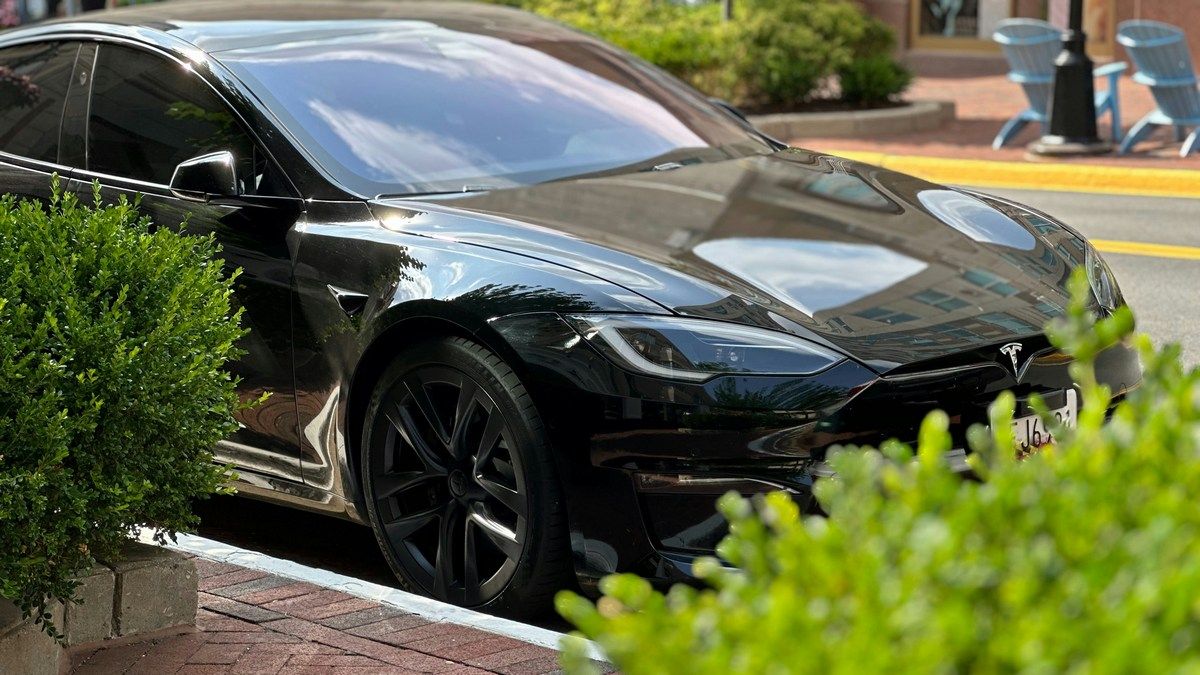 Смертельна аварія в Торонто – двері Tesla вимкнулися й заблокували пасажирів Смертельна аварія в Торонто – двері Tesla вимкнулися й заблокували пасажирів