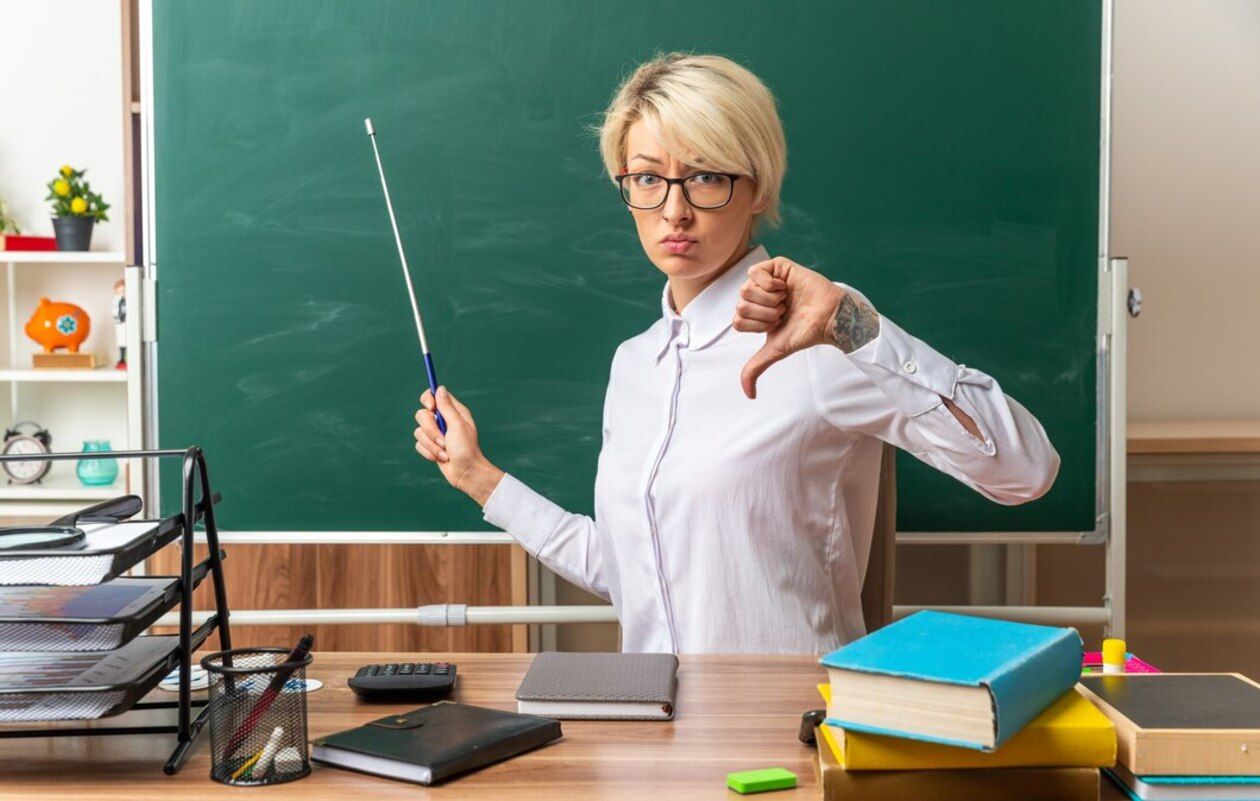 Зарплата вчителя та брак кадрів - понад 40% учителів в Україні залишать професію Зарплата вчителя та брак кадрів - понад 40% учителів в Україні залишать професію