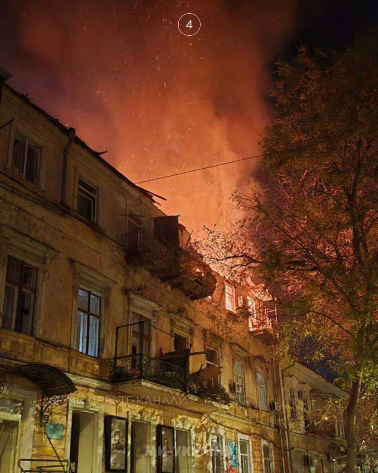 Мешканка Одеси показала свою зруйновану квартиру