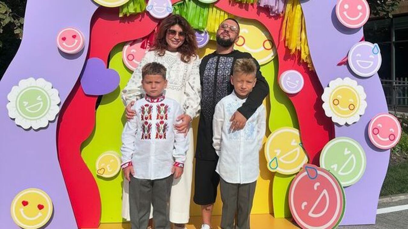 Монатік з сім'єю Монатік з сім'єю