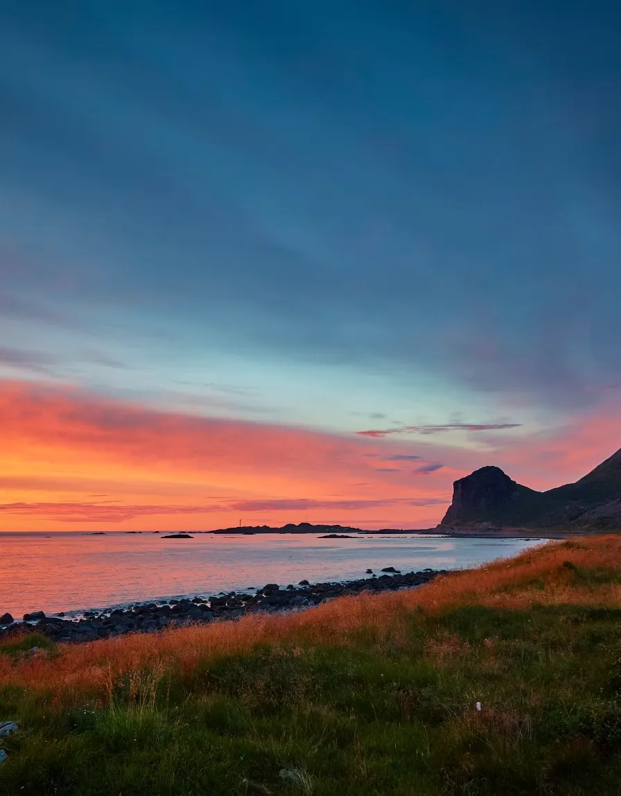 В Норвегії можна спостерігати опівнічне сонце, коли ніч не настає В Норвегії можна спостерігати опівнічне сонце, коли ніч не настає