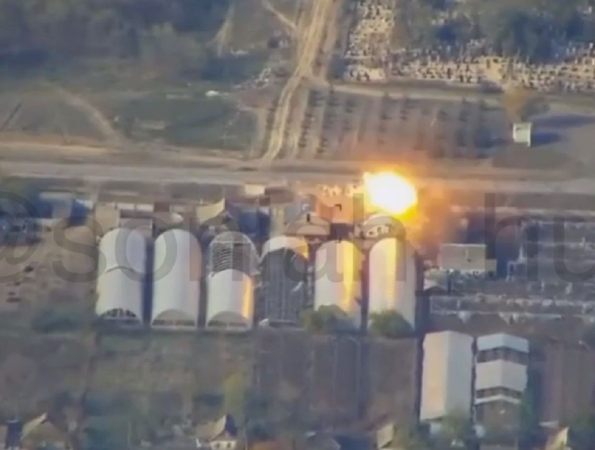 Сили оборони уразили командний пункт окупантів на лівому березі Дніпра: момент влучання - 24 Канал Сили оборони уразили командний пункт окупантів на лівому березі Дніпра: момент влучання - 24 Канал