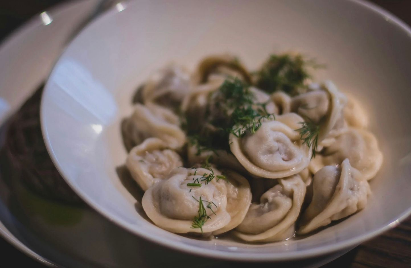 Почему нельзя бросать пельмени в кипяток Почему нельзя бросать пельмени в кипяток