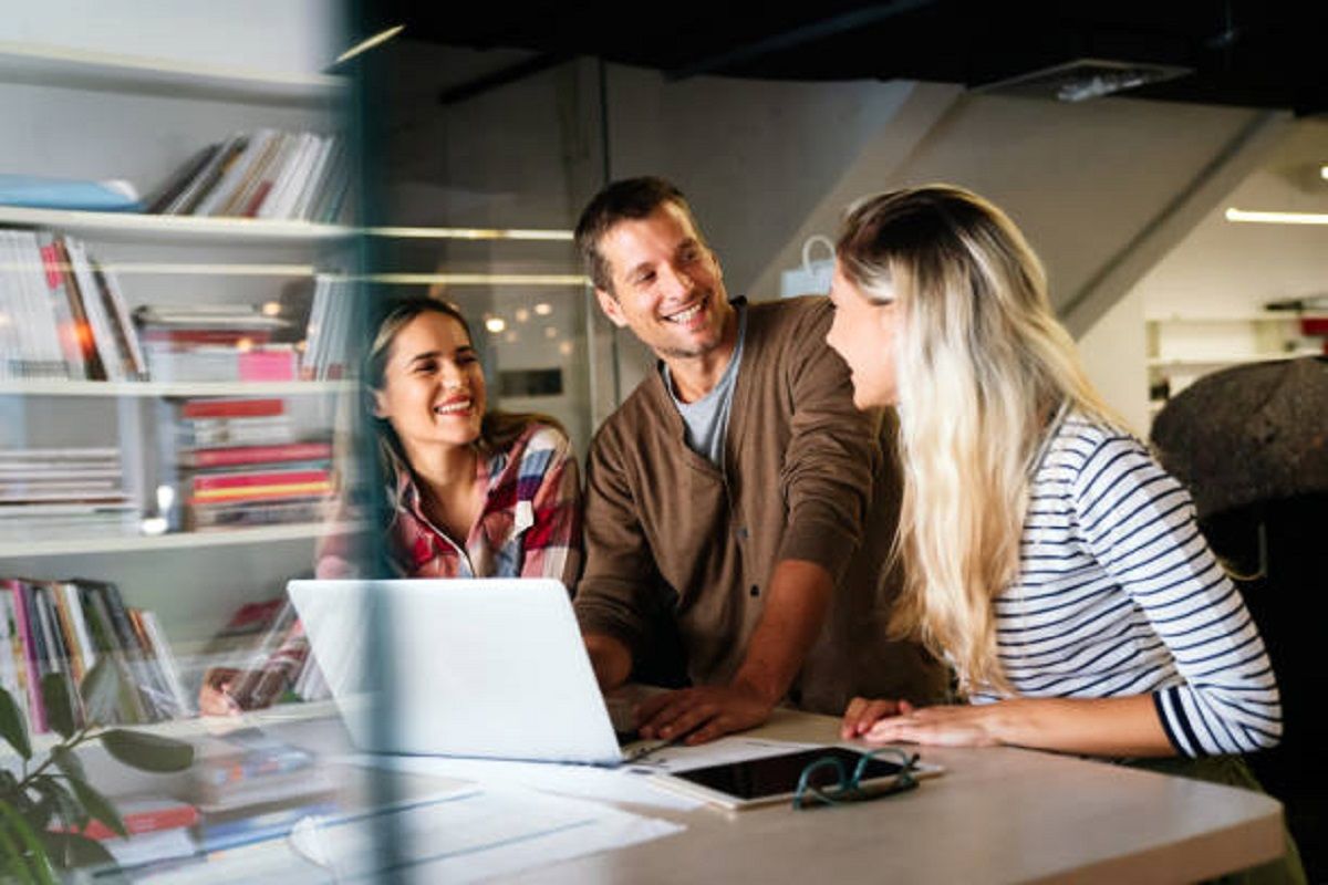 Покоління Z на роботі використовує ділові поїздки для розвитку кар'єри - Тренди Покоління Z на роботі використовує ділові поїздки для розвитку кар'єри - Тренди