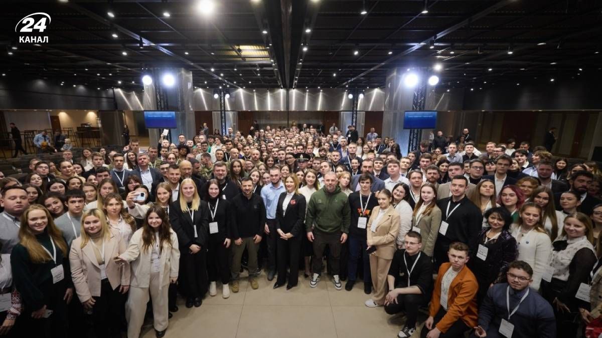 Зеленський сказав, скільки часу витрачає на соцмережі Зеленський сказав, скільки часу витрачає на соцмережі