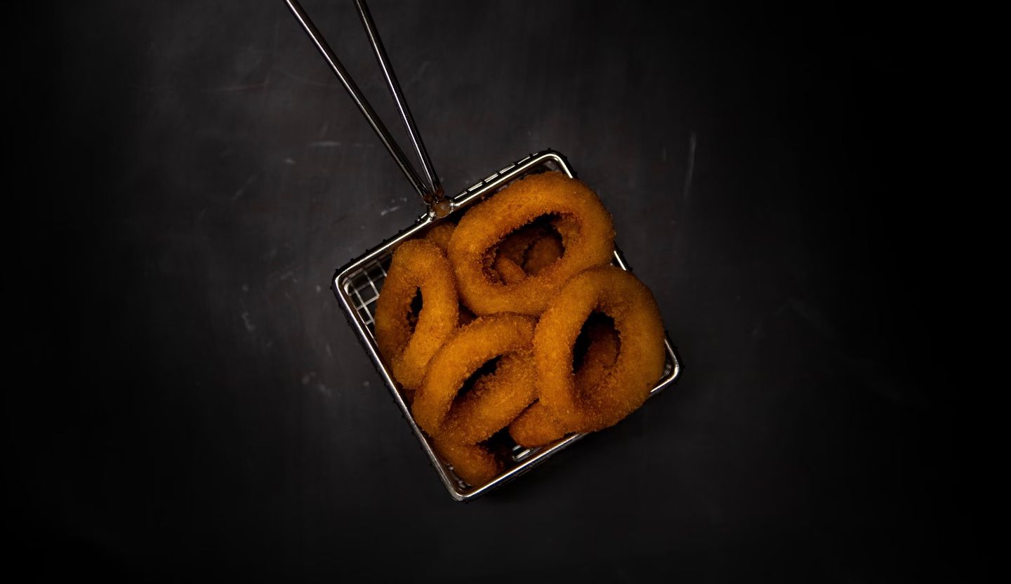 Луковые кольца в хрустящем кляре Луковые кольца в хрустящем кляре