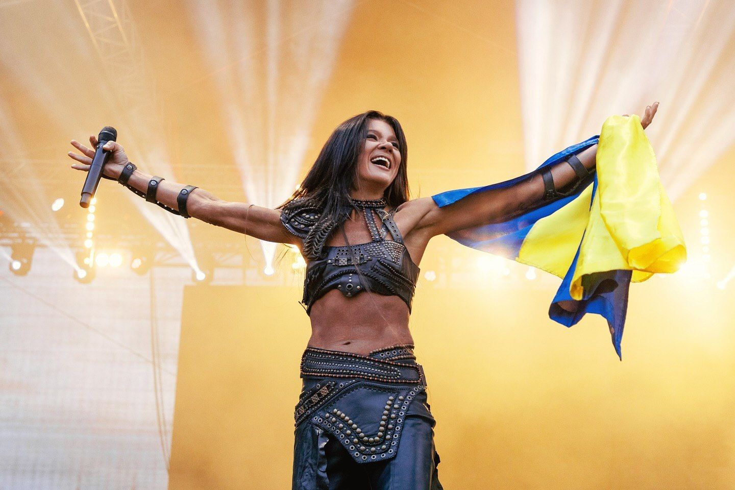 Керемет брюнеткамен порно видео Фотобайқаулардағы жалаңаш қыздар