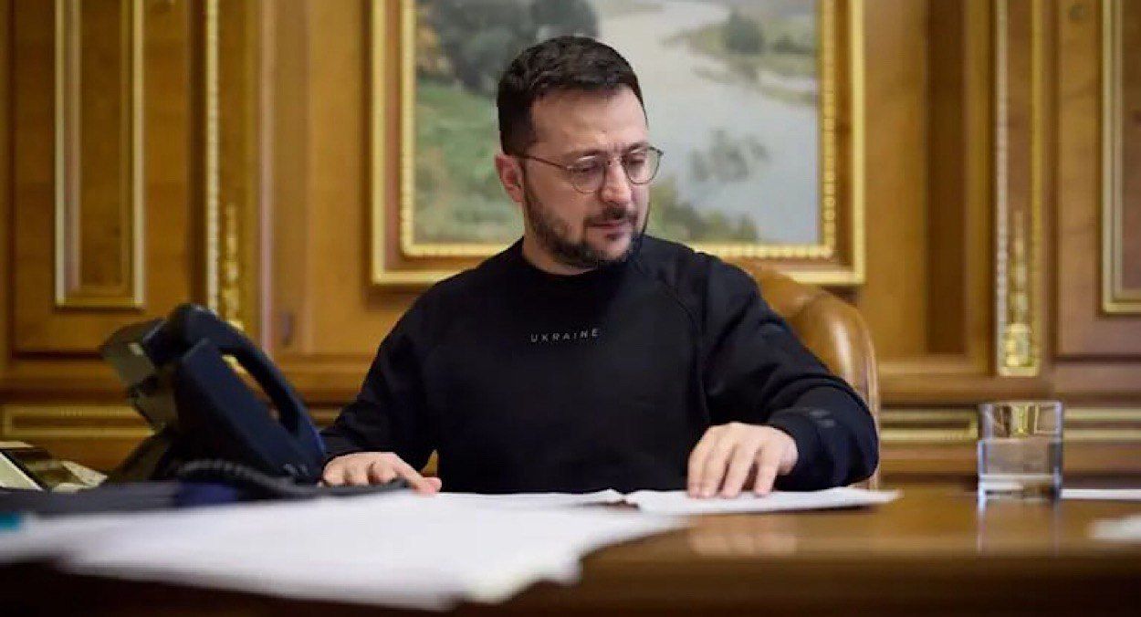 Зеленский подписал закон о распоряжении выплат в случае плена Зеленский подписал закон о распоряжении выплат в случае плена