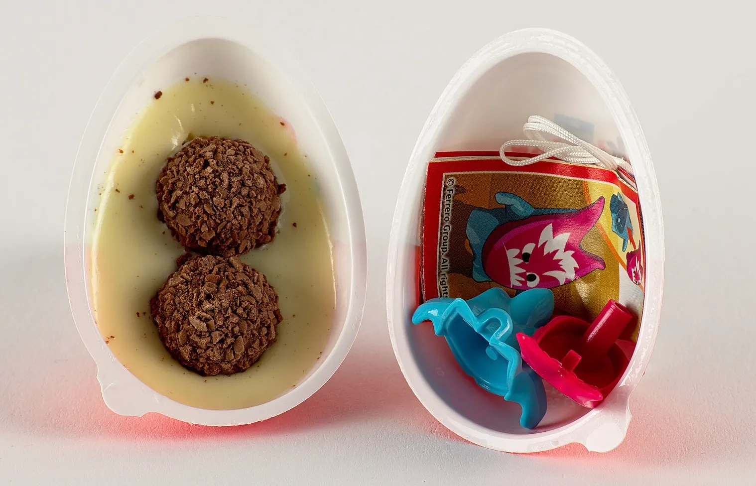 Половинки Киндер Джой Половинки Киндер Джой