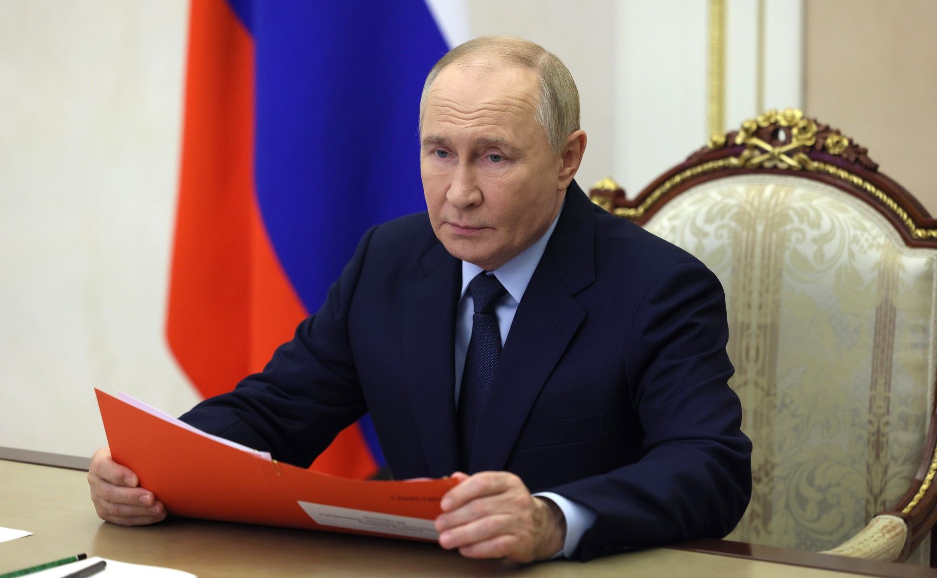 Российский диктатор Путин утвердил обновленную ядерную доктрину Российский диктатор Путин утвердил обновленную ядерную доктрину