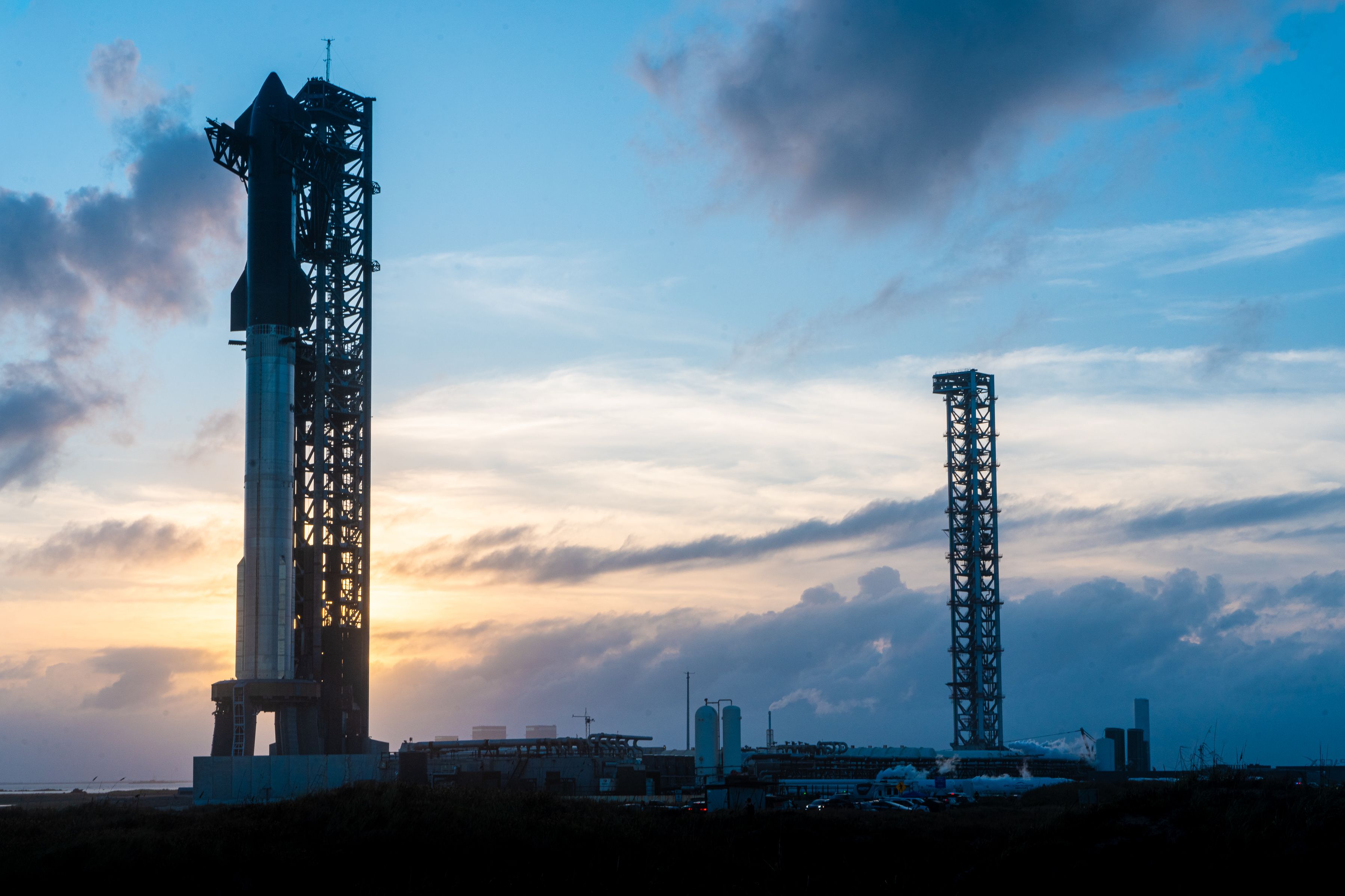 Starship успішно здійснив шостий випробувальний політ – обидві ракети посадили в океан - Техно