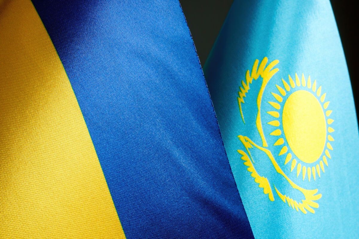 Посольство Казахстана также призвало своих граждан покинуть Украину Посольство Казахстана также призвало своих граждан покинуть Украину