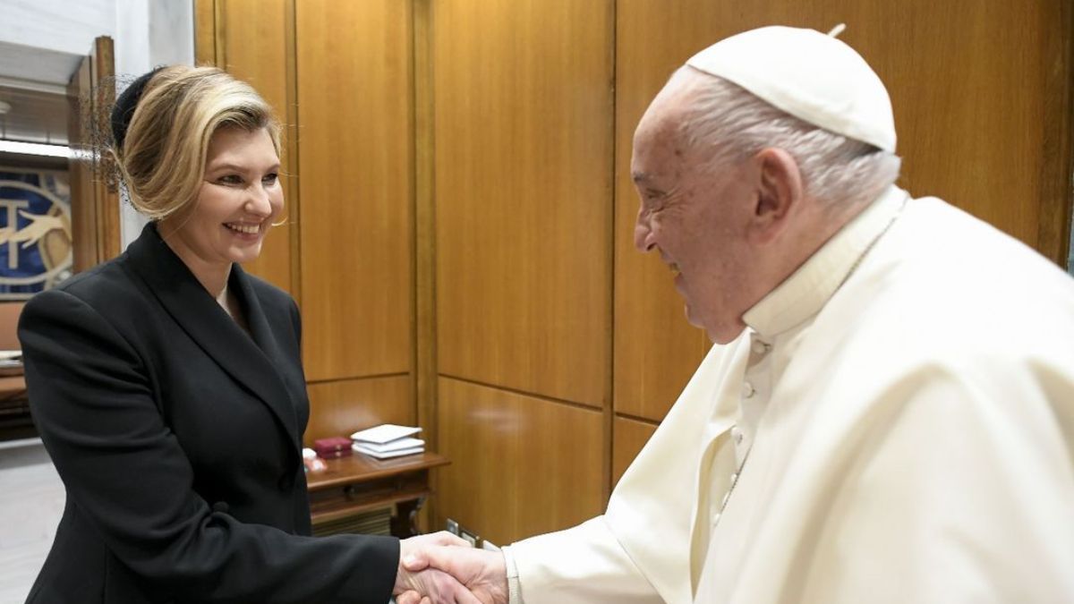 Елена Зеленская и Папа Римский и Елена Зеленская Елена Зеленская и Папа Римский и Елена Зеленская