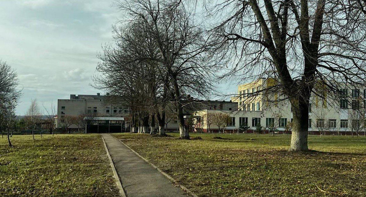 Російська авіабомба впала на школу Російська авіабомба впала на школу