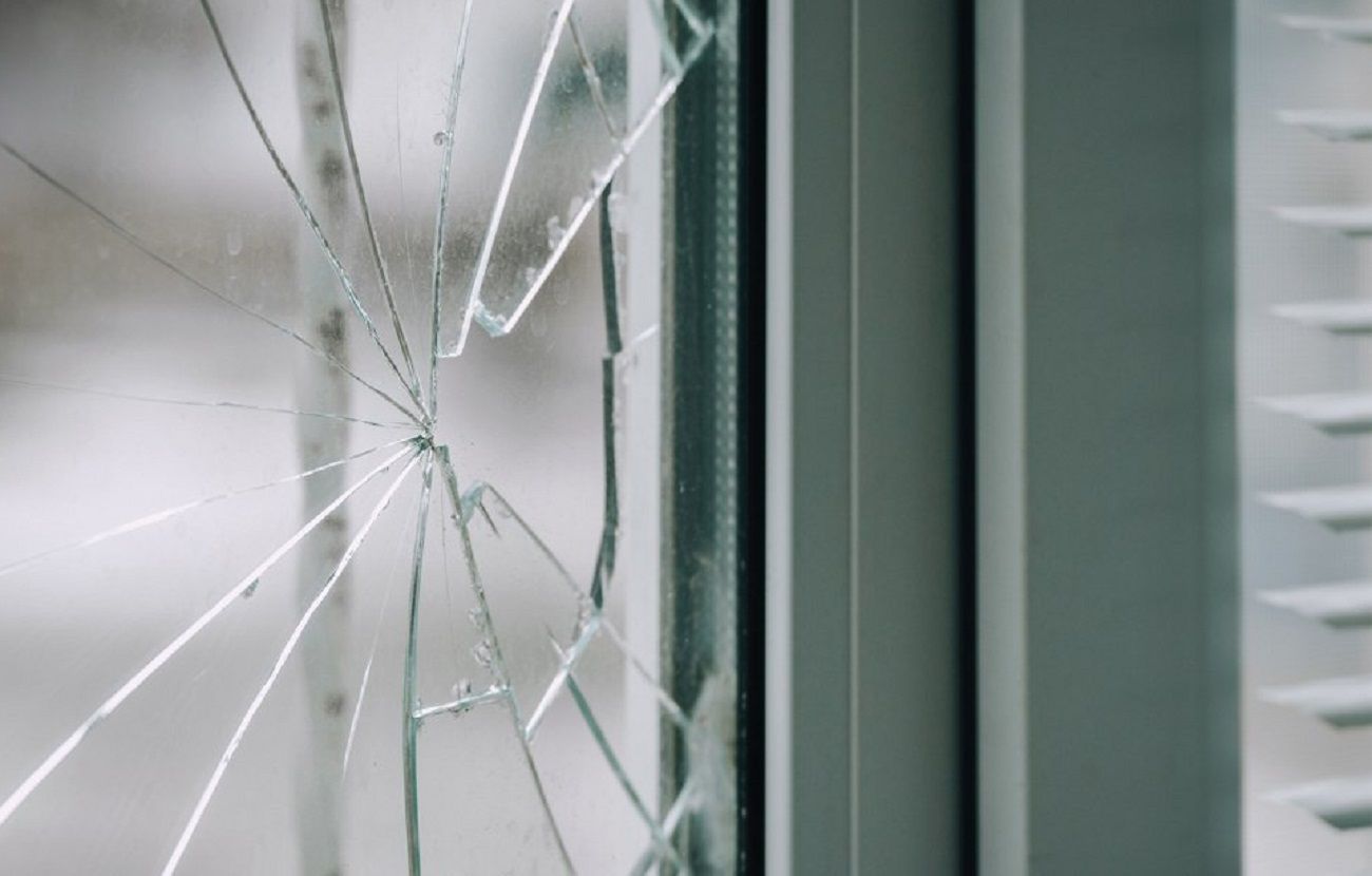 У Дніпрі внаслідок обстрілу постраждала будівля центру реабілітації У Дніпрі внаслідок обстрілу постраждала будівля центру реабілітації