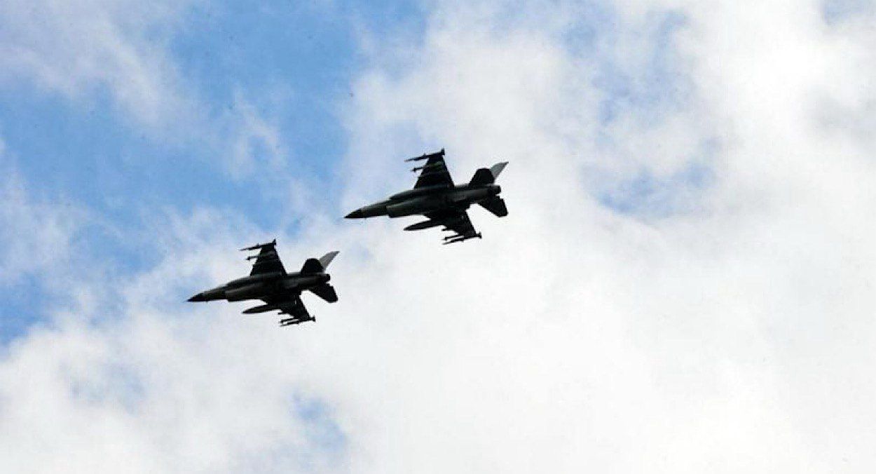 Польща підняла у небо свою авіацію Польща підняла у небо свою авіацію