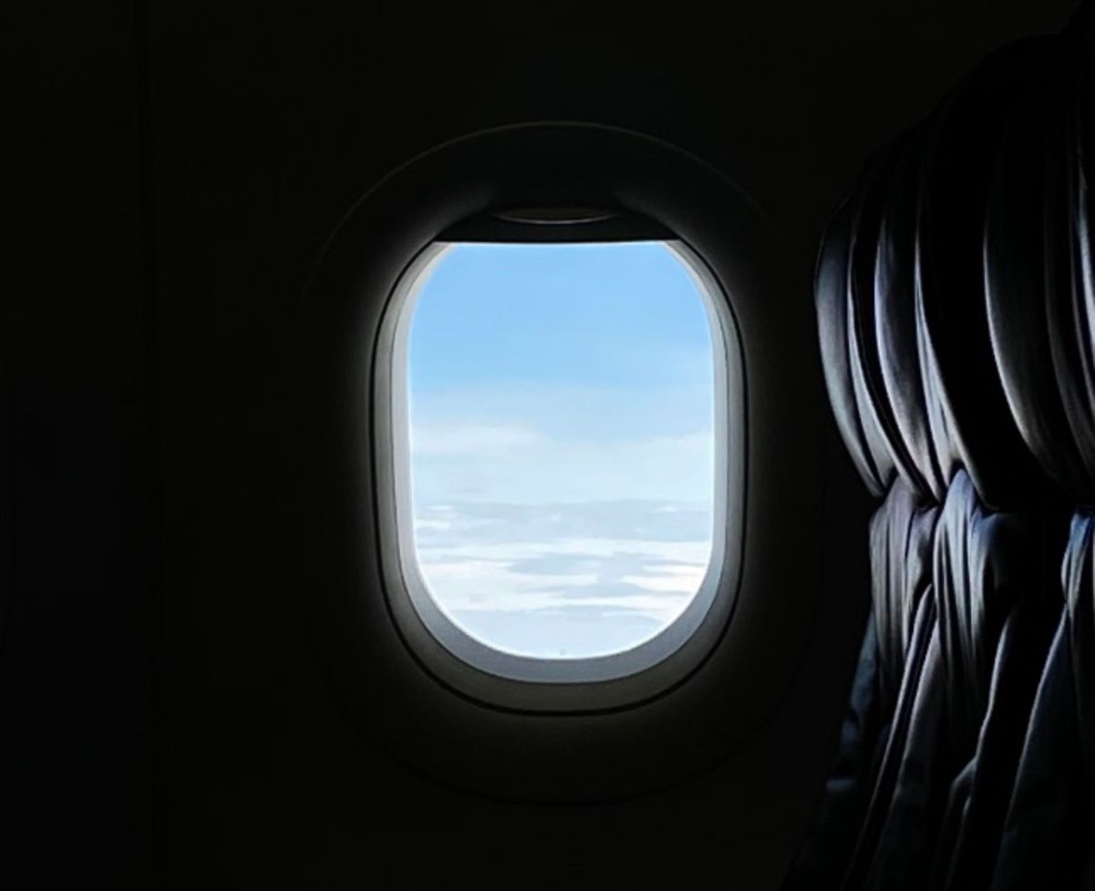 Почему окна в самолетах всегда округлой формы Почему окна в самолетах всегда округлой формы