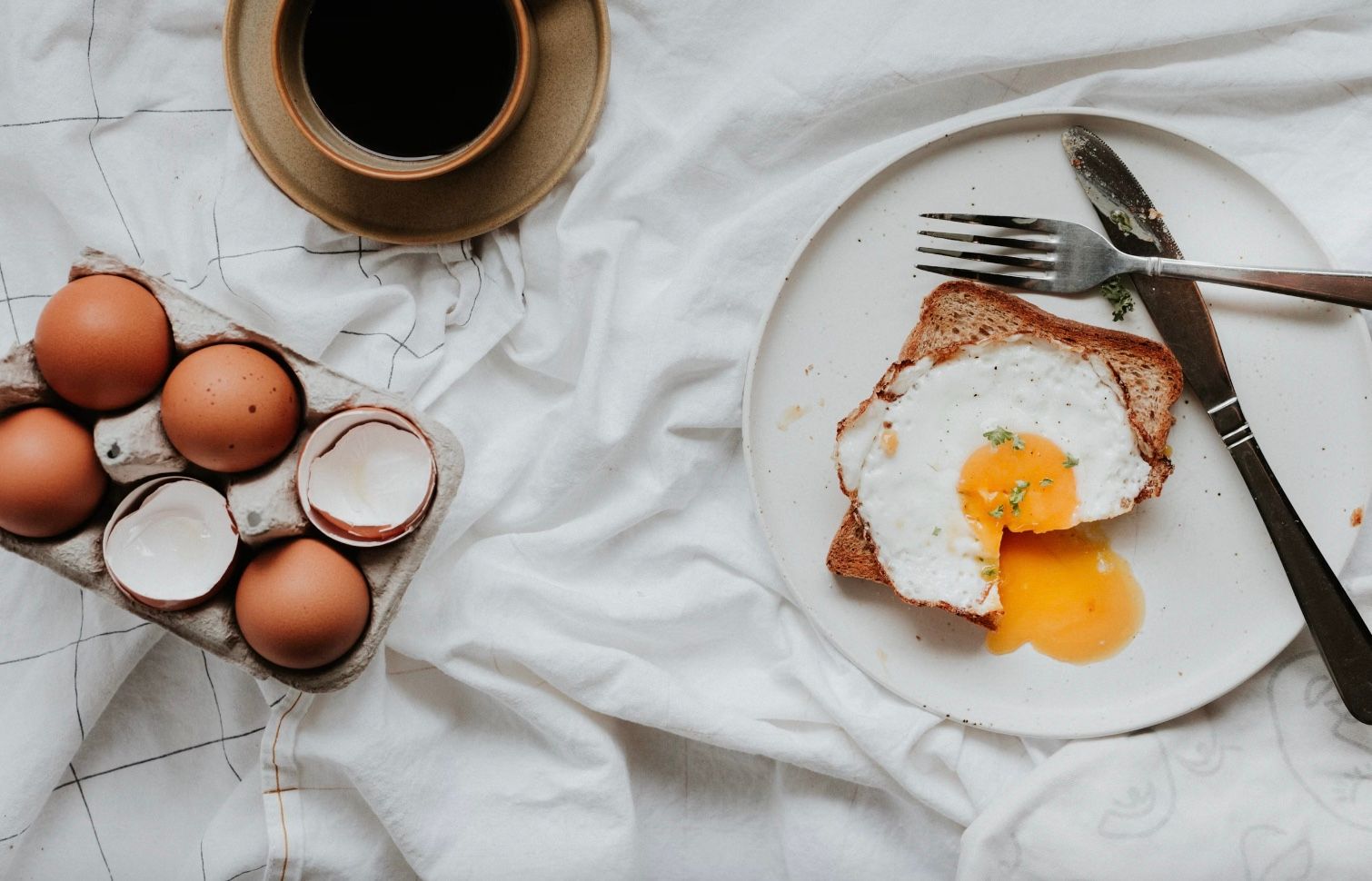 Как приготовить яйца, жареные в скорлупе Как приготовить яйца, жареные в скорлупе