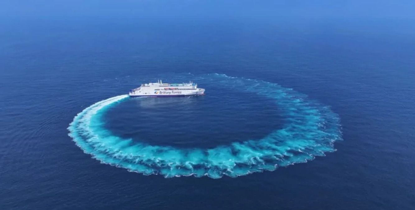 Пором Saint Malo на плавучій батареї Пором Saint Malo на плавучій батареї