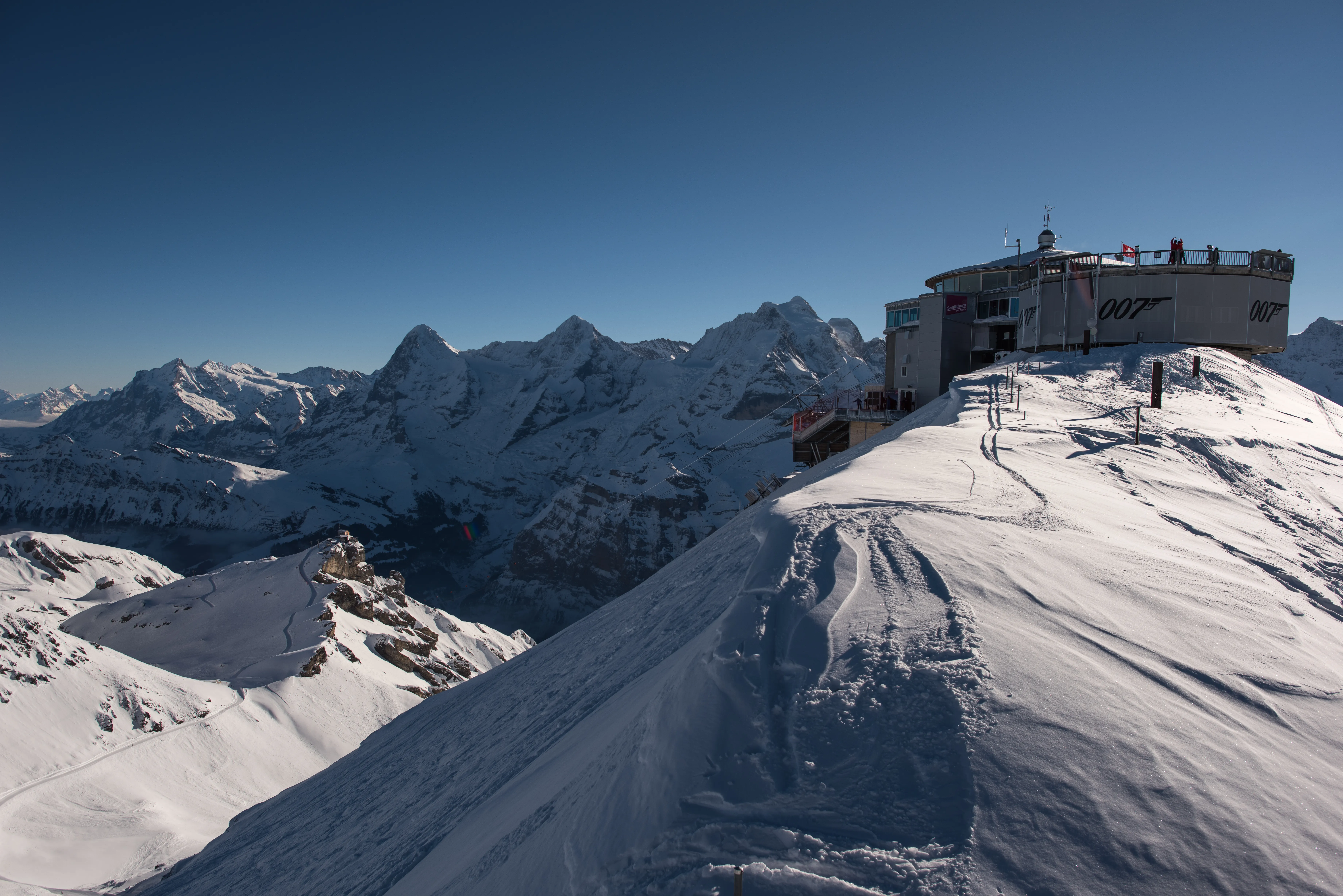 Ресторан Piz Gloria, де знімали одну зі сцен бондіани Ресторан Piz Gloria, де знімали одну зі сцен бондіани