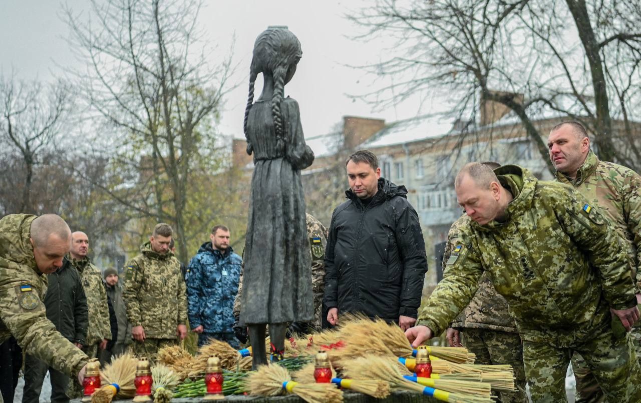 Буданов і Малюк вшанували пам'ять жертв Голодомору