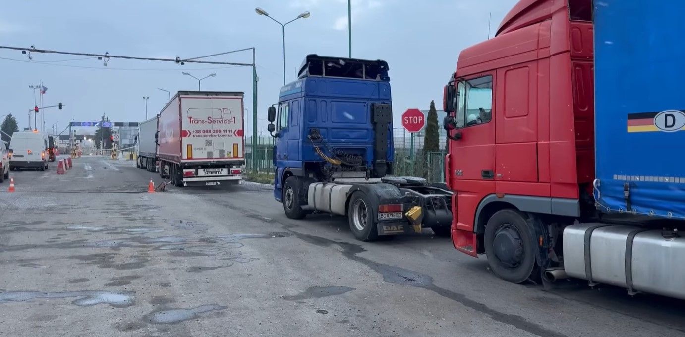 На польсько-українському кордоні польські фермери заблокували рух вантажівок На польсько-українському кордоні польські фермери заблокували рух вантажівок