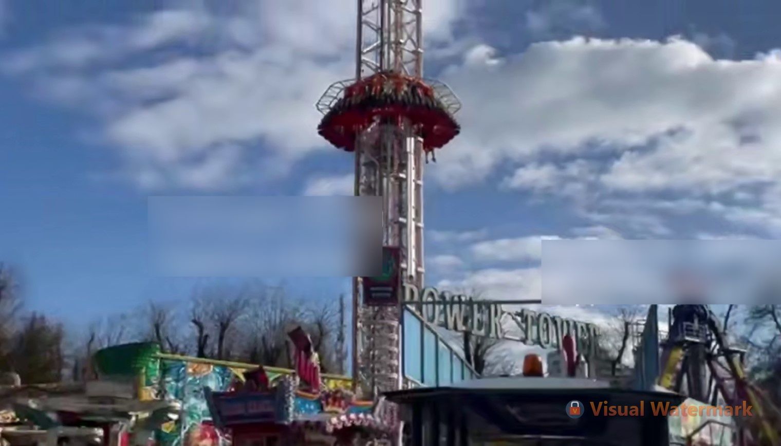 Люди застряли на аттракционе Люди застряли на аттракционе