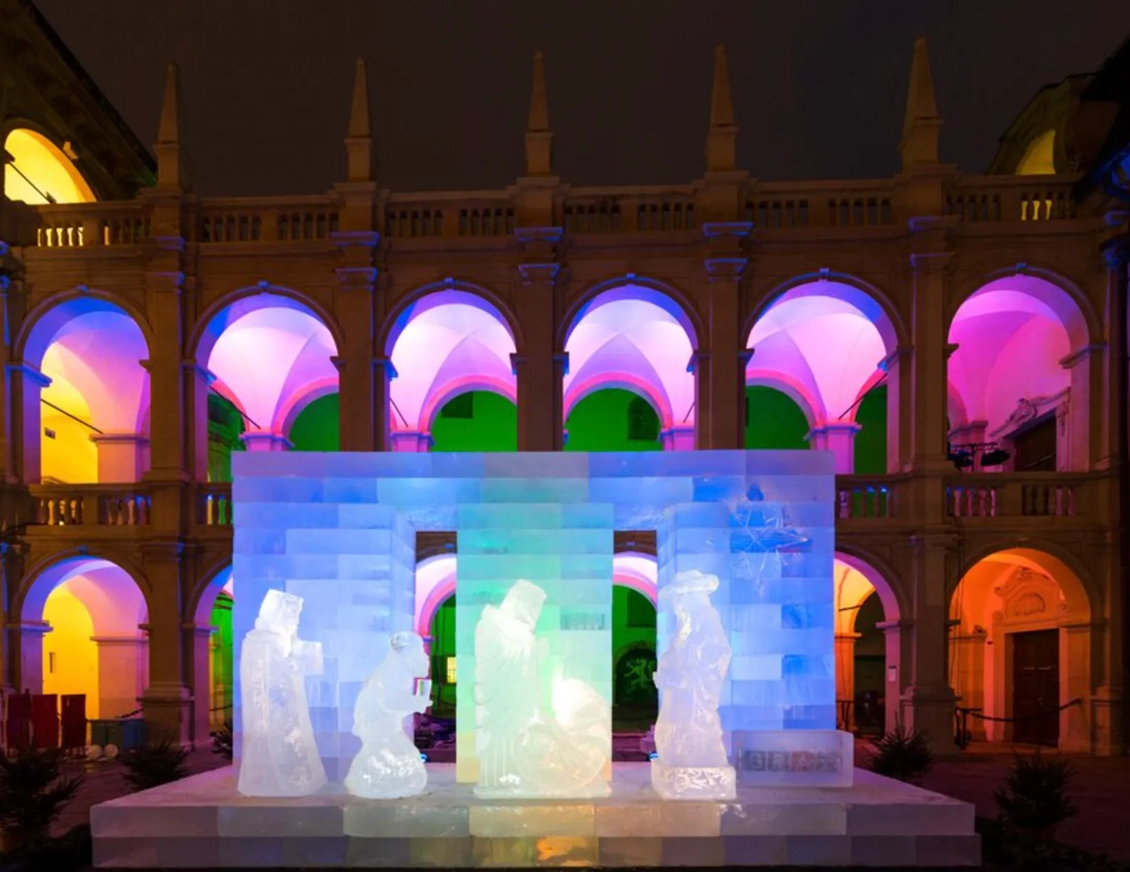 Выставка из ледовых фигур в Граце Выставка из ледовых фигур в Граце