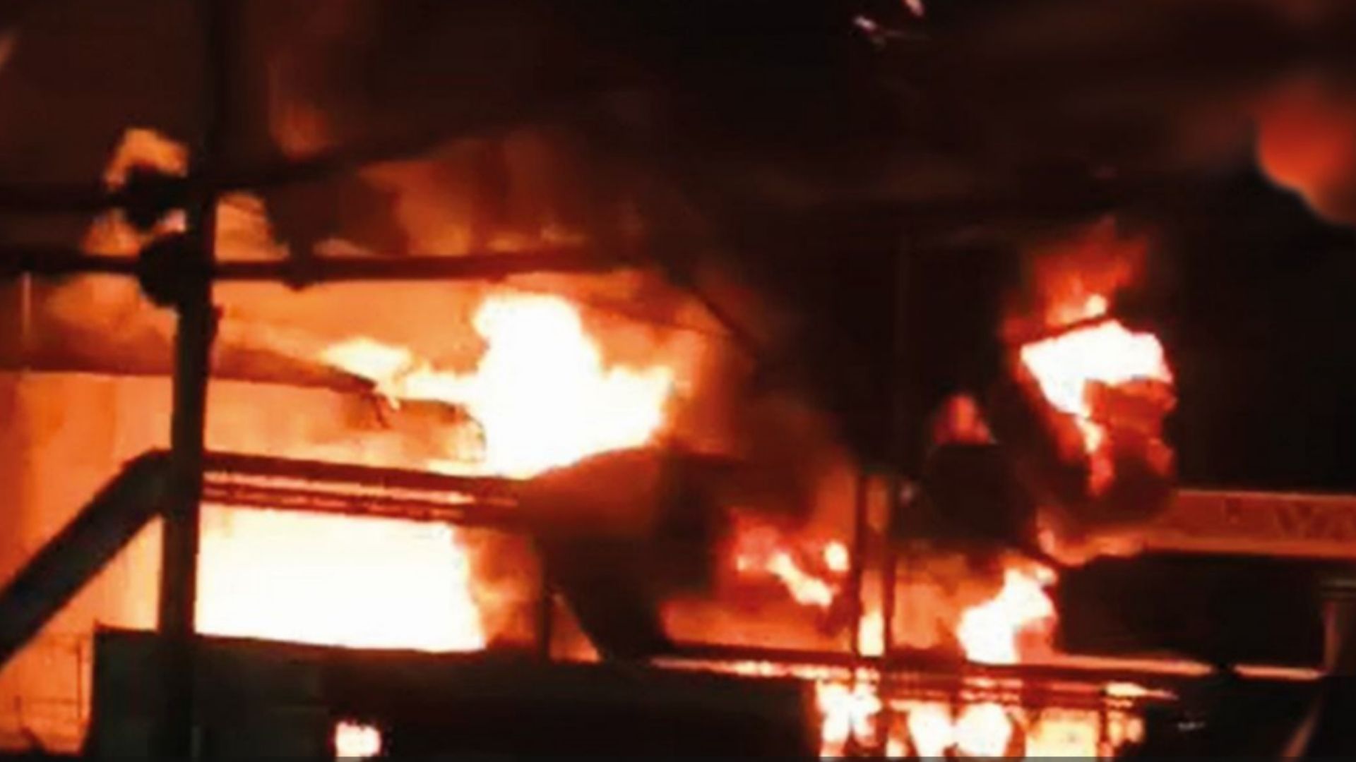 Вночі ГУР та Сили оборони атакували низку важливих об'єктів окупантів Вночі ГУР та Сили оборони атакували низку важливих об'єктів окупантів