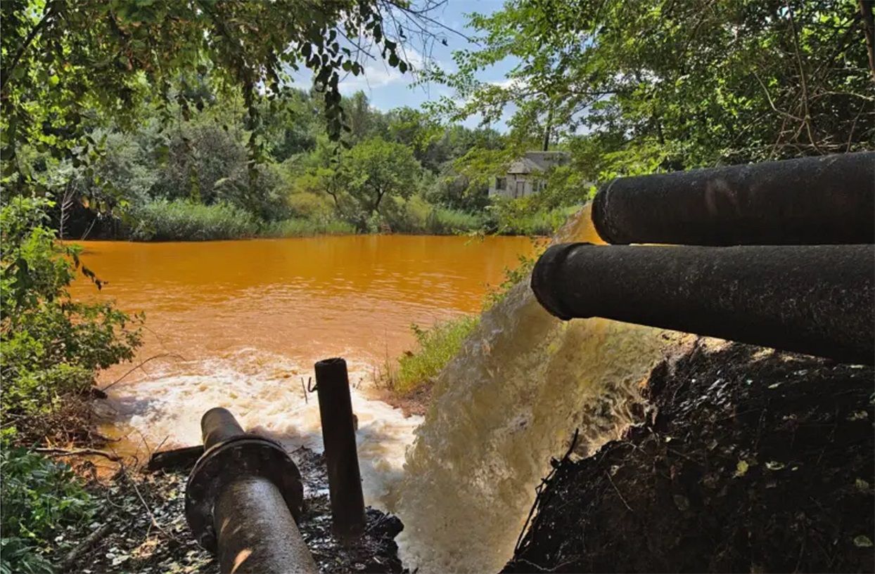Затоплені шахти Донбасу загрожують екологічною катастрофою Затоплені шахти Донбасу загрожують екологічною катастрофою