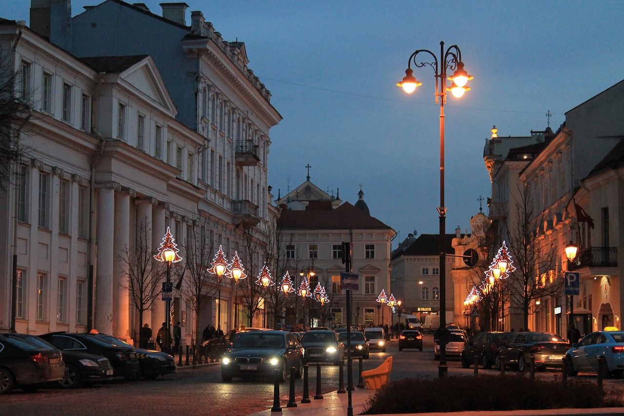 Різдвяні ліхтарі на вулиці Вільнюса