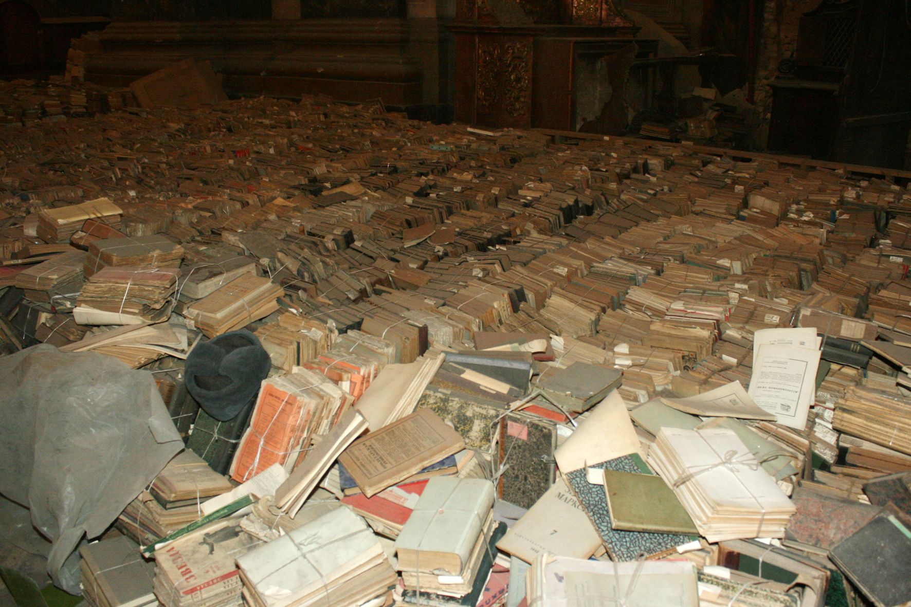 На Волыни русскую литературу могут переделать на туалетную бумагу На Волыни русскую литературу могут переделать на туалетную бумагу